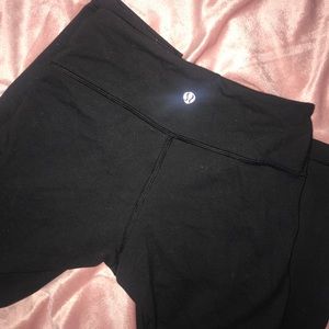 Cropped black lululemon wunder under pants